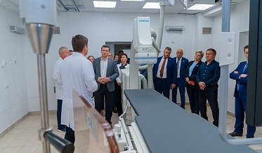 Депутаты посетили обновленный корпус областной больницы